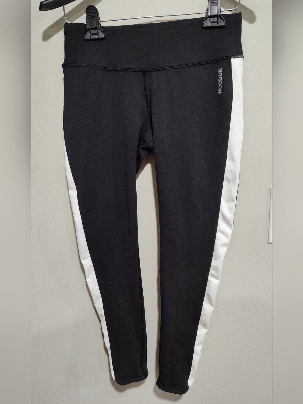 Reebok Women's Small Black W/White Stripes Classic Leggings Yoga Pants PlayDRY